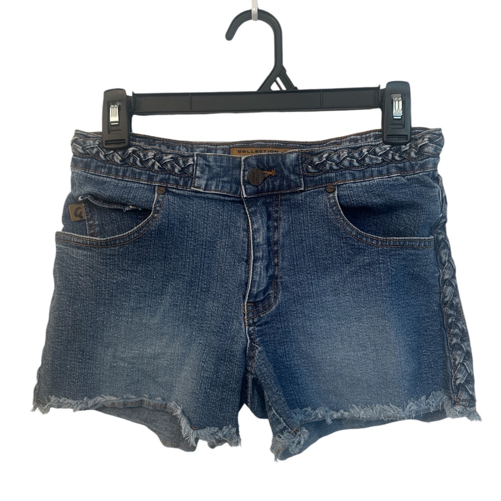 Crest WEAR  VERY CUTE Jean shorts ( COLLECTION JEANS) SIZE 7 women / Junior